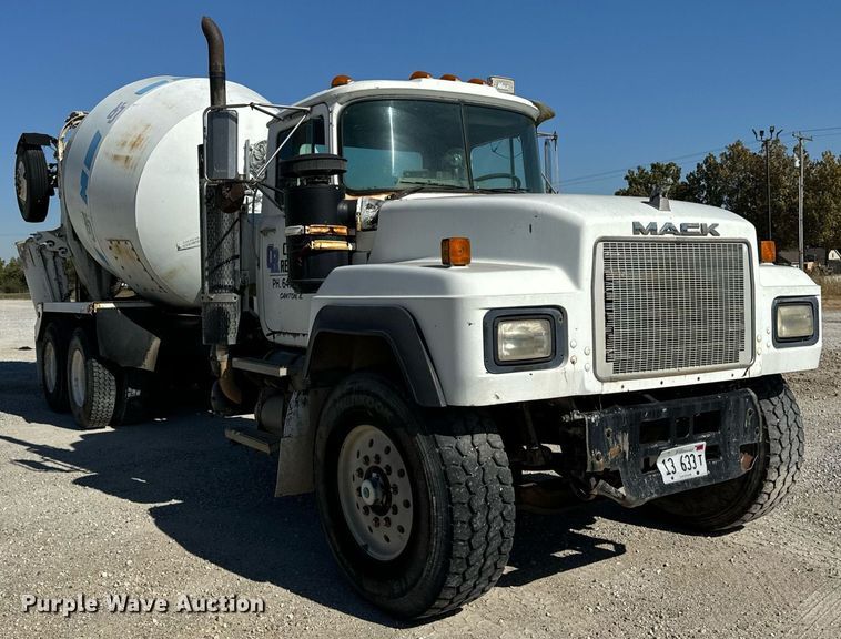 image for item DT2098 1995 Mack  RD690S  ready mix truck