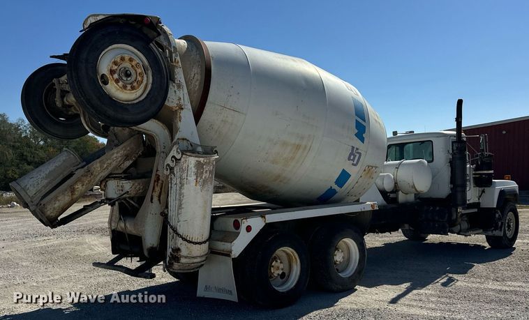 image for item DT2098 1995 Mack  RD690S  ready mix truck