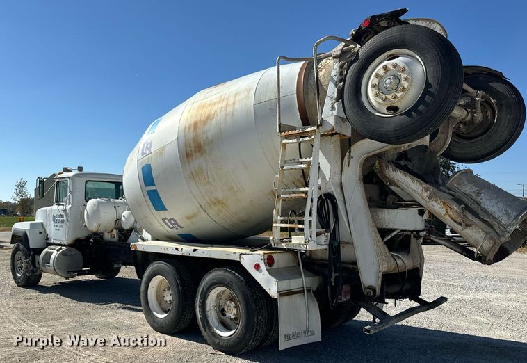 image for item DT2098 1995 Mack  RD690S  ready mix truck