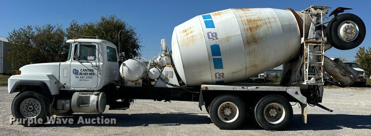 image for item DT2098 1995 Mack  RD690S  ready mix truck