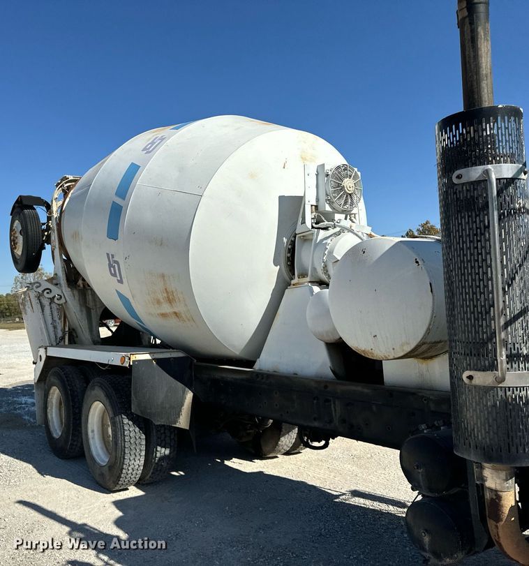 image for item DT2098 1995 Mack  RD690S  ready mix truck