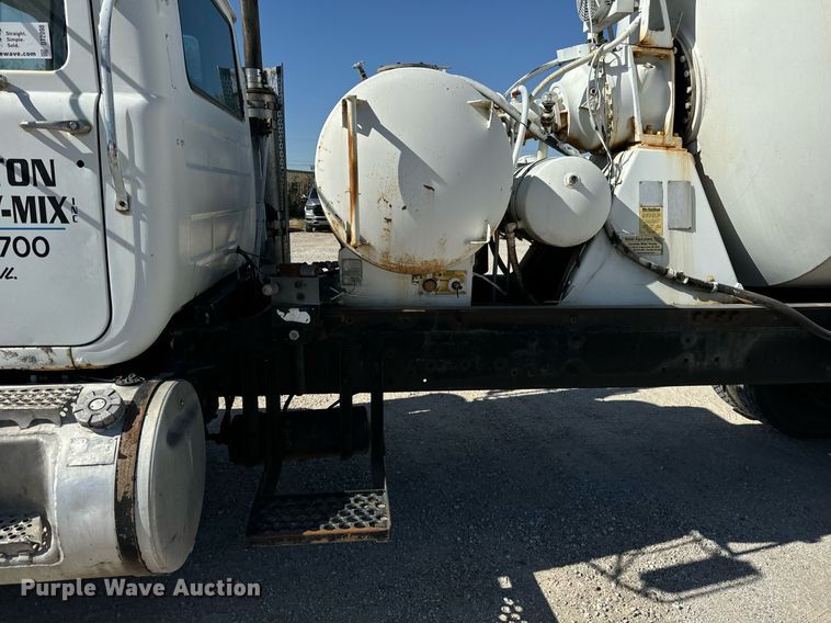 image for item DT2098 1995 Mack  RD690S  ready mix truck