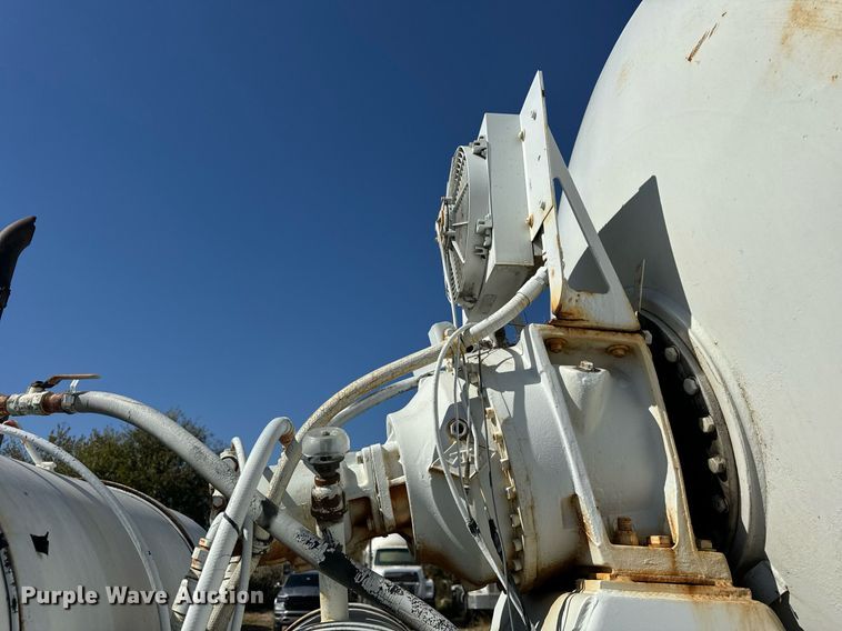 image for item DT2098 1995 Mack  RD690S  ready mix truck