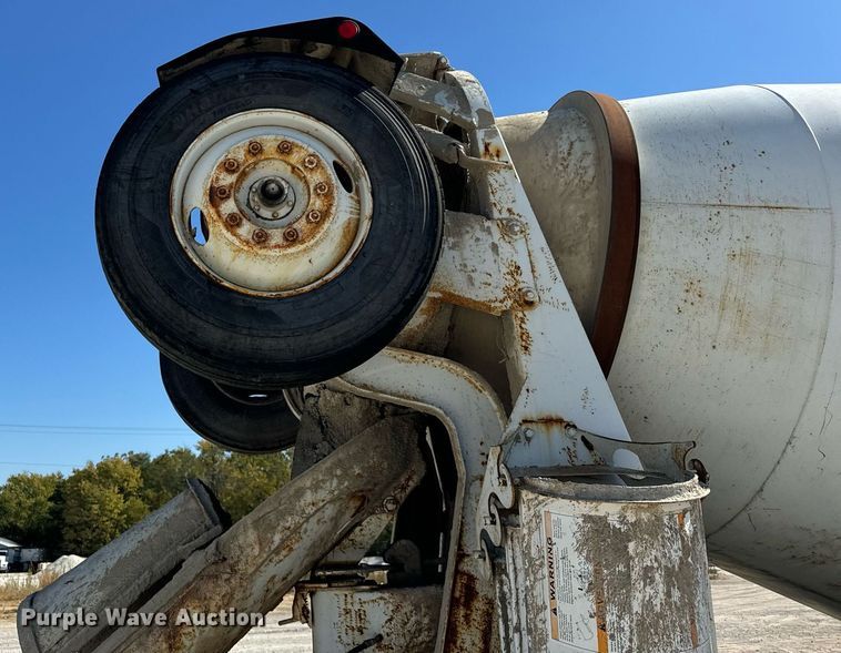 image for item DT2098 1995 Mack  RD690S  ready mix truck