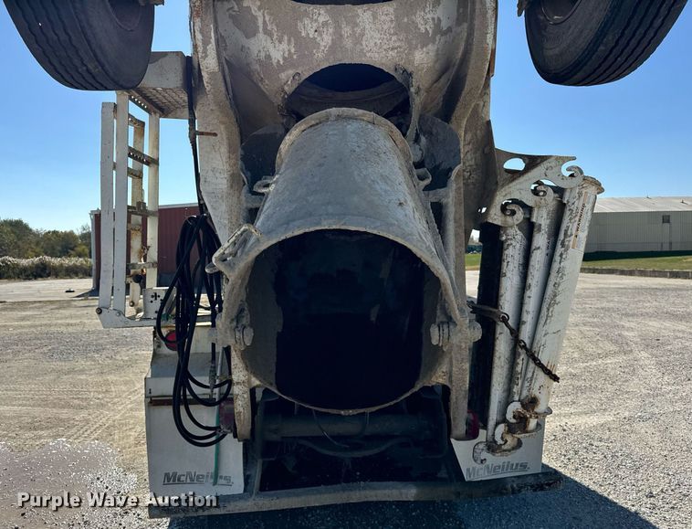 image for item DT2098 1995 Mack  RD690S  ready mix truck