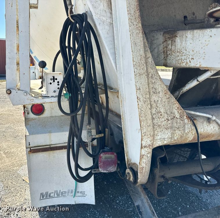 image for item DT2098 1995 Mack  RD690S  ready mix truck