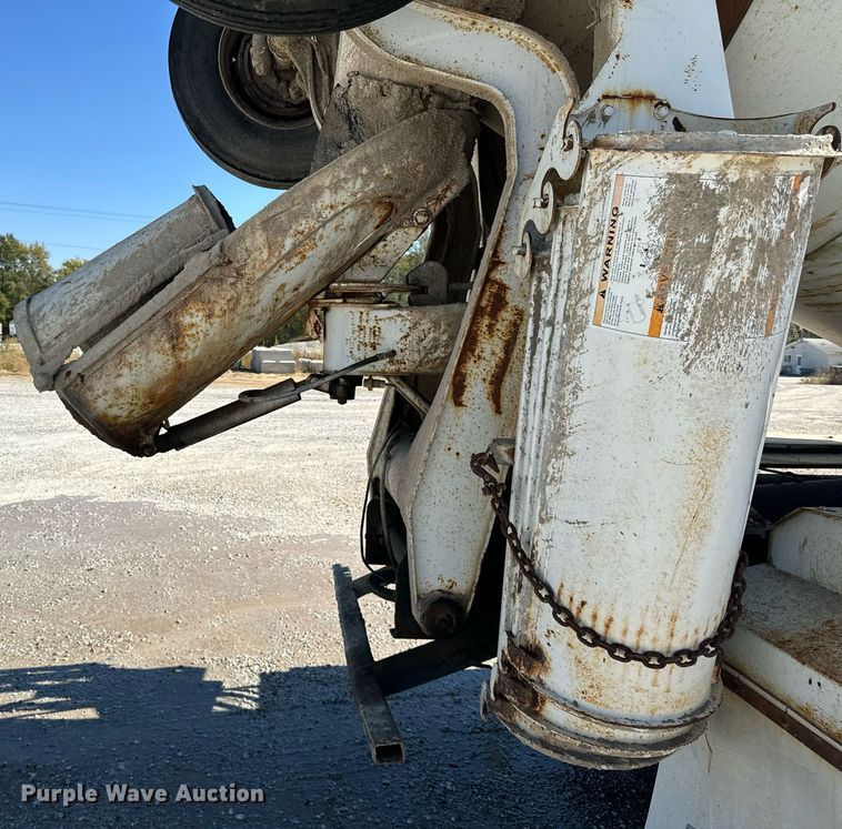 image for item DT2098 1995 Mack  RD690S  ready mix truck