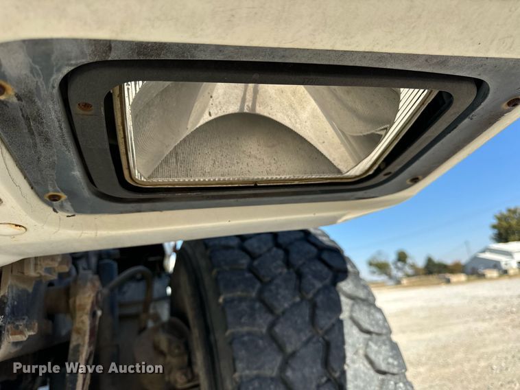 image for item DT2098 1995 Mack  RD690S  ready mix truck