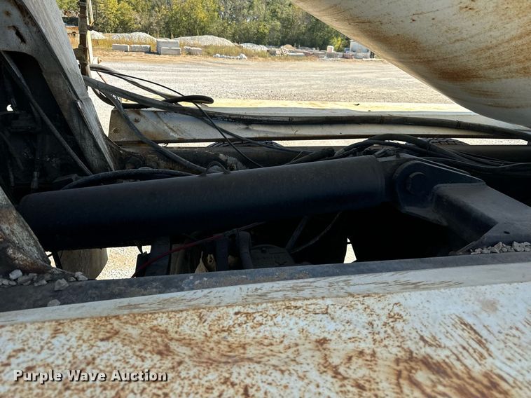 image for item DT2098 1995 Mack  RD690S  ready mix truck