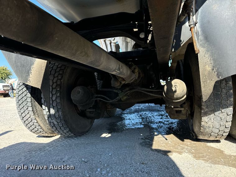 image for item DT2098 1995 Mack  RD690S  ready mix truck