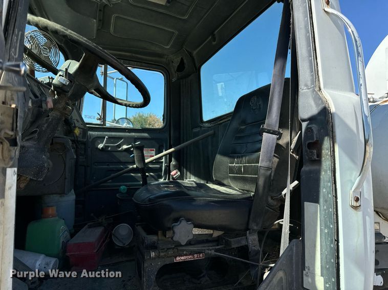 image for item DT2098 1995 Mack  RD690S  ready mix truck