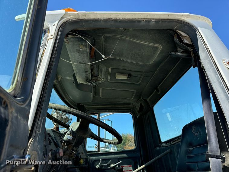 image for item DT2098 1995 Mack  RD690S  ready mix truck