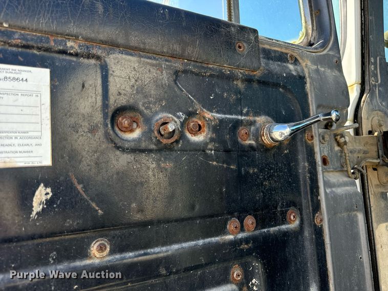 image for item DT2098 1995 Mack  RD690S  ready mix truck