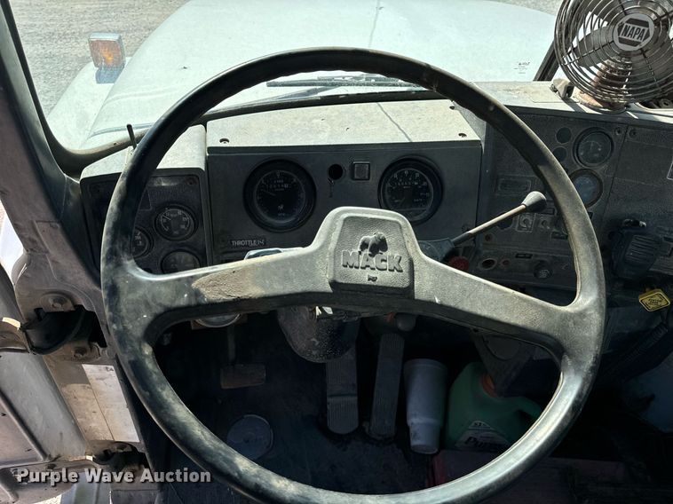 image for item DT2098 1995 Mack  RD690S  ready mix truck