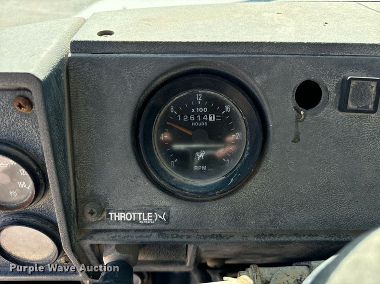 image for item DT2098 1995 Mack  RD690S  ready mix truck