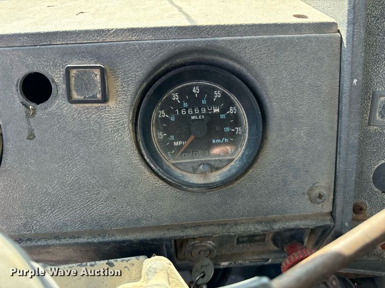 image for item DT2098 1995 Mack  RD690S  ready mix truck