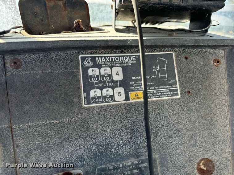 image for item DT2098 1995 Mack  RD690S  ready mix truck