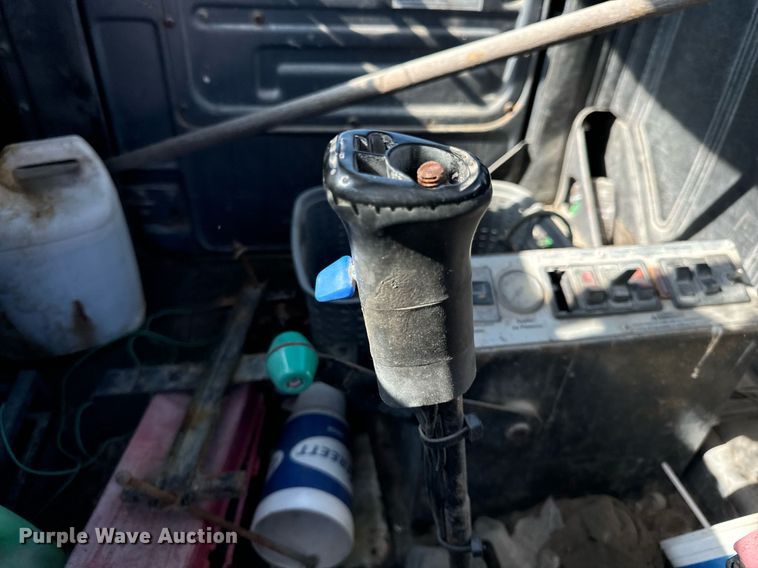 image for item DT2098 1995 Mack  RD690S  ready mix truck