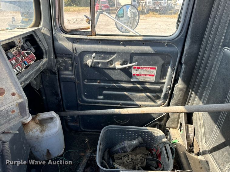 image for item DT2098 1995 Mack  RD690S  ready mix truck