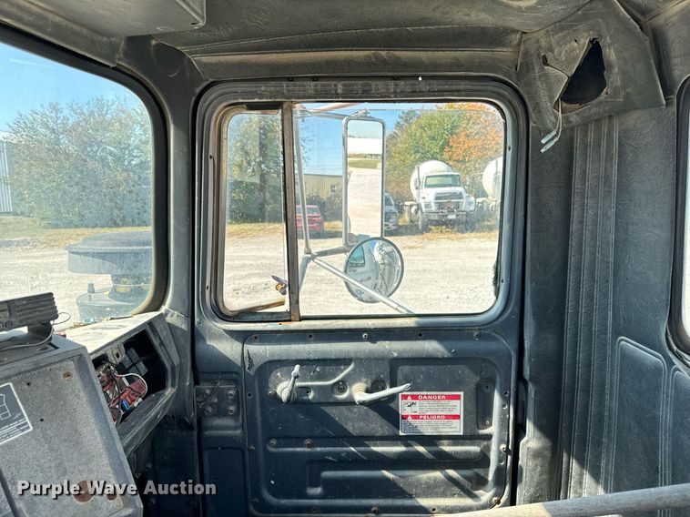 image for item DT2098 1995 Mack  RD690S  ready mix truck