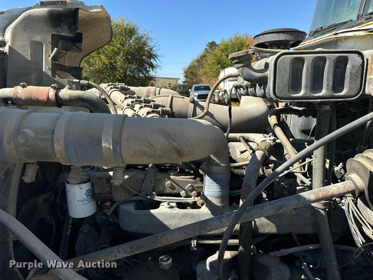 image for item DT2098 1995 Mack  RD690S  ready mix truck