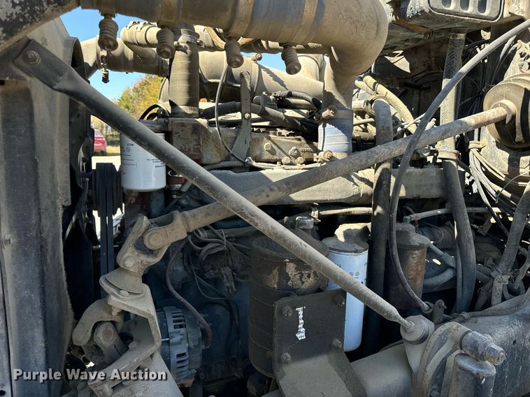 image for item DT2098 1995 Mack  RD690S  ready mix truck