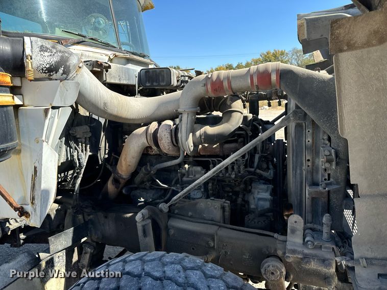 image for item DT2098 1995 Mack  RD690S  ready mix truck