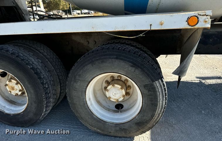 image for item DT2098 1995 Mack  RD690S  ready mix truck