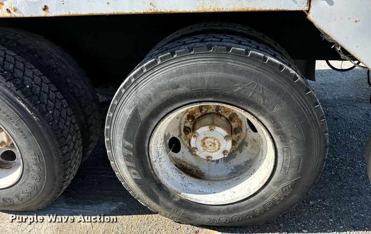 image for item DT2098 1995 Mack  RD690S  ready mix truck