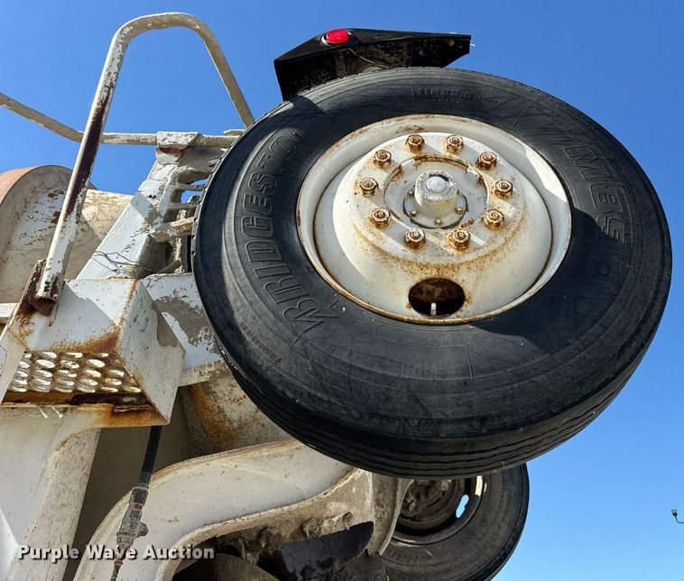 image for item DT2098 1995 Mack  RD690S  ready mix truck