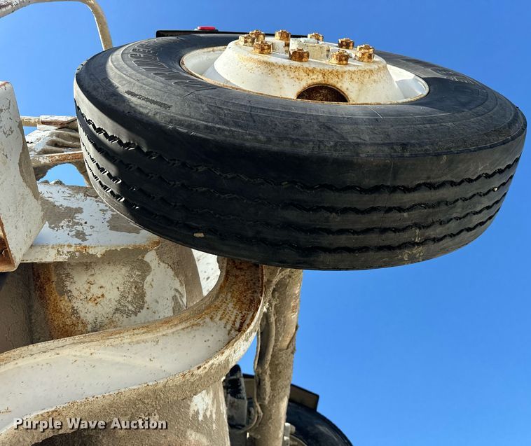image for item DT2098 1995 Mack  RD690S  ready mix truck