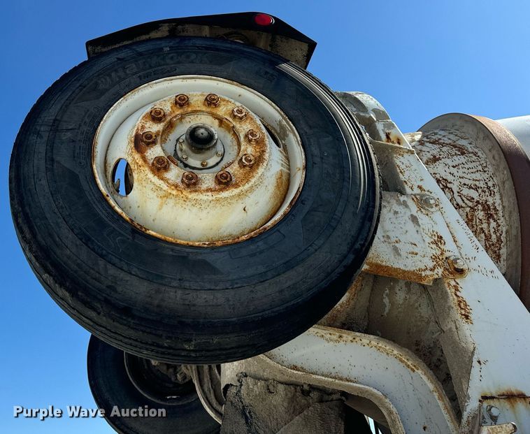 image for item DT2098 1995 Mack  RD690S  ready mix truck