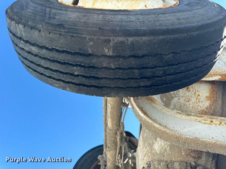 image for item DT2098 1995 Mack  RD690S  ready mix truck