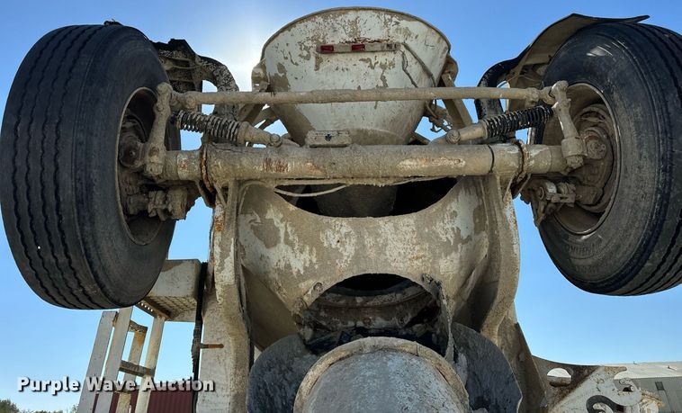 image for item DT2098 1995 Mack  RD690S  ready mix truck