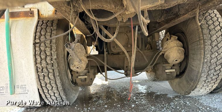 image for item DT2098 1995 Mack  RD690S  ready mix truck