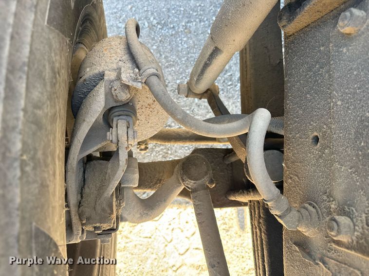 image for item DT2098 1995 Mack  RD690S  ready mix truck