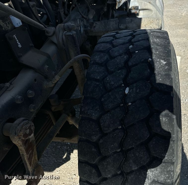 image for item DT2098 1995 Mack  RD690S  ready mix truck