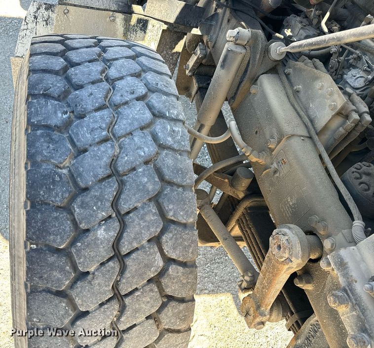 image for item DT2098 1995 Mack  RD690S  ready mix truck