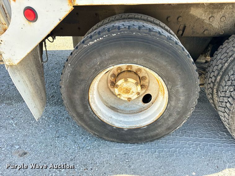 image for item DT2098 1995 Mack  RD690S  ready mix truck