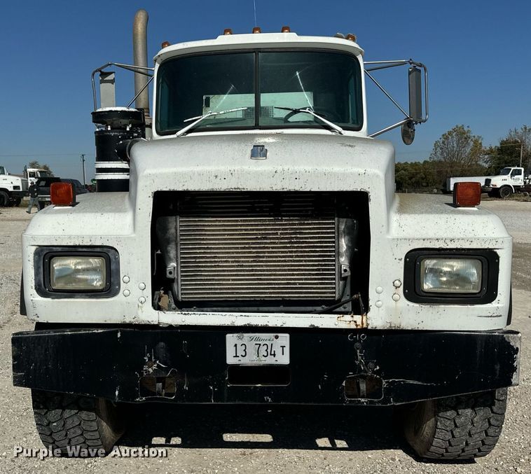 image for item DT2099 1999 Mack  RD690S ready mix truck