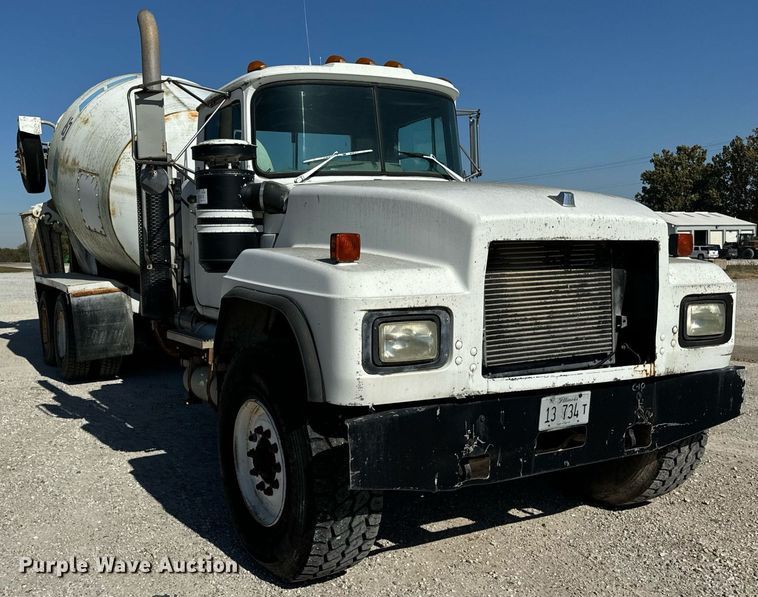 image for item DT2099 1999 Mack  RD690S ready mix truck