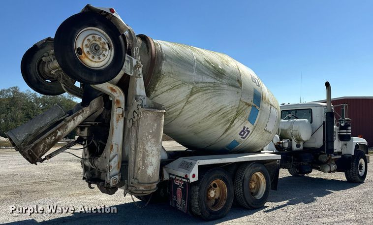 image for item DT2099 1999 Mack  RD690S ready mix truck