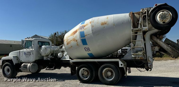 image for item DT2099 1999 Mack  RD690S ready mix truck