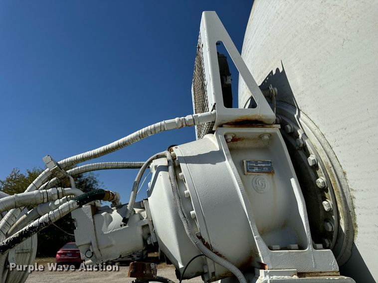 image for item DT2099 1999 Mack  RD690S ready mix truck