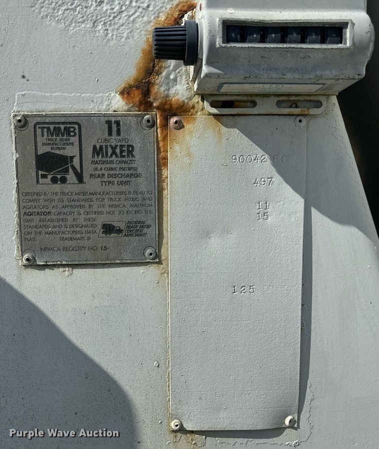 image for item DT2099 1999 Mack  RD690S ready mix truck