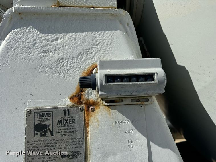 image for item DT2099 1999 Mack  RD690S ready mix truck