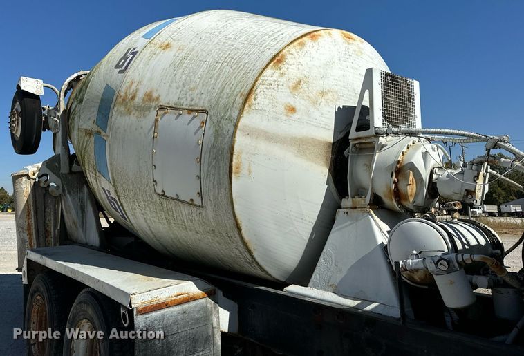 image for item DT2099 1999 Mack  RD690S ready mix truck