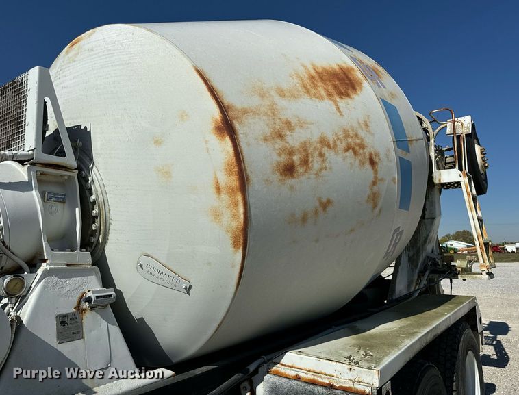 image for item DT2099 1999 Mack  RD690S ready mix truck