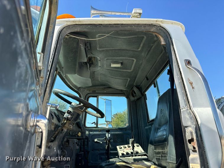 image for item DT2099 1999 Mack  RD690S ready mix truck
