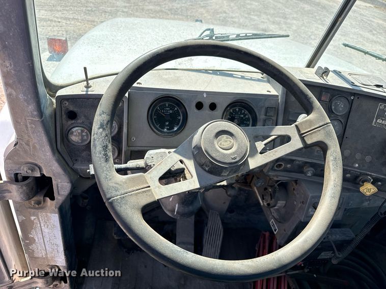image for item DT2099 1999 Mack  RD690S ready mix truck
